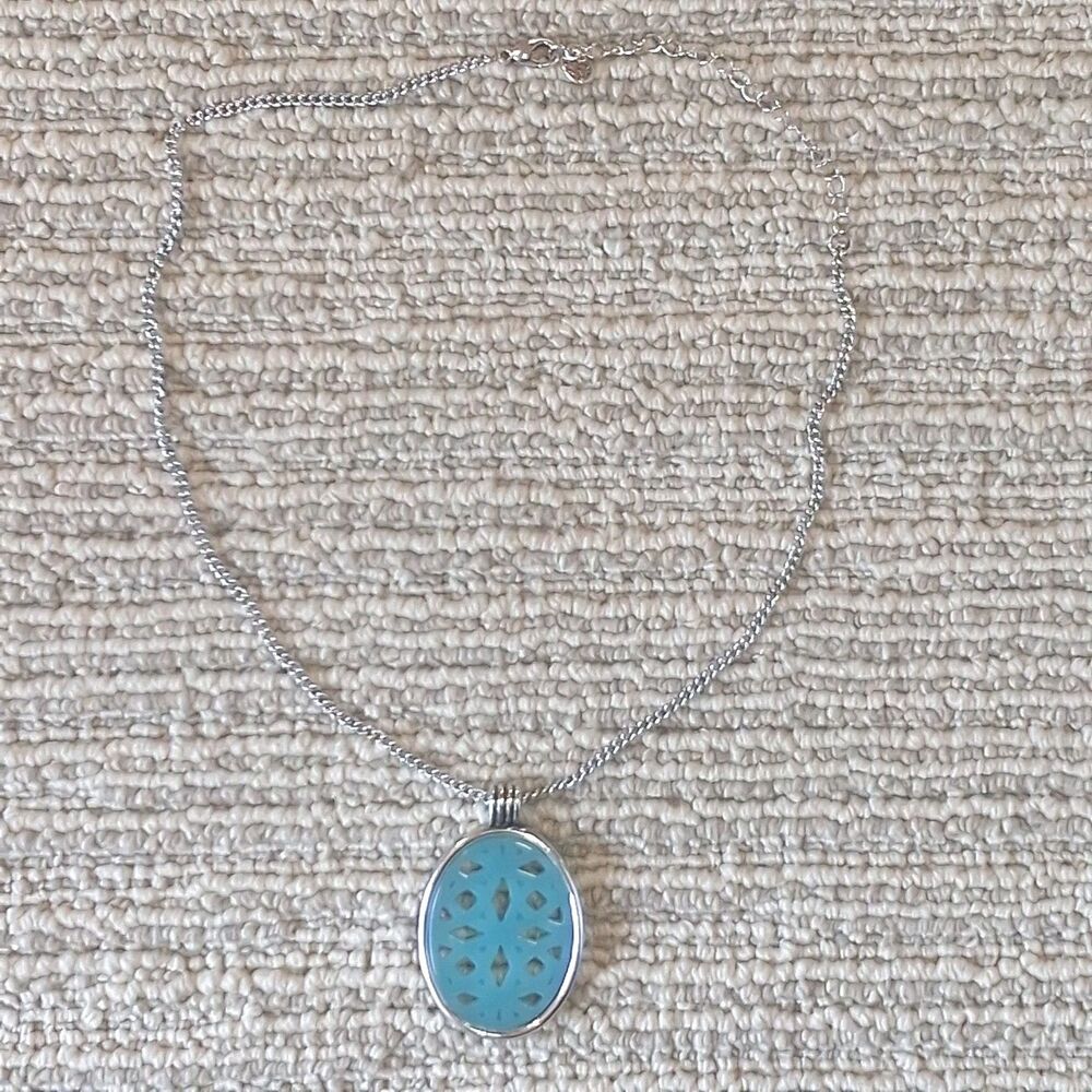 PREMIER DESIGNS SILVER TONE BLUE OVAL RESIN FILIGREE PENDANT NECKLACE CHAIN